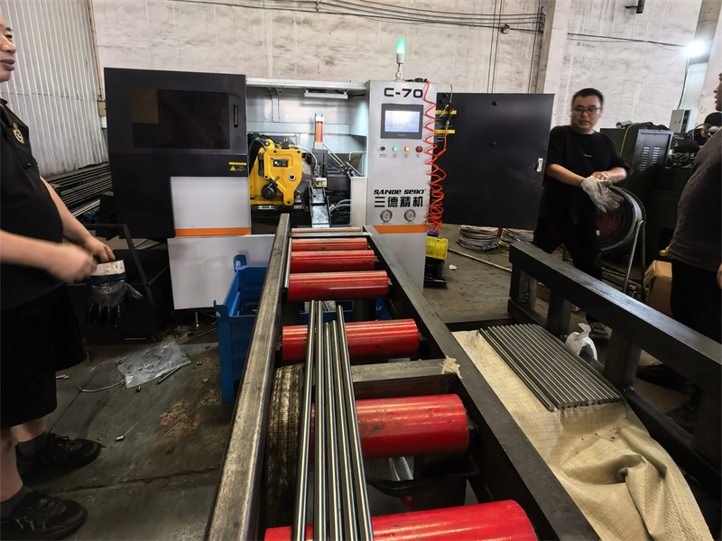 高速圆锯切割机